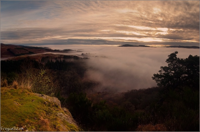 Cloud inversion over Strathtay from Melville Monument.jpg